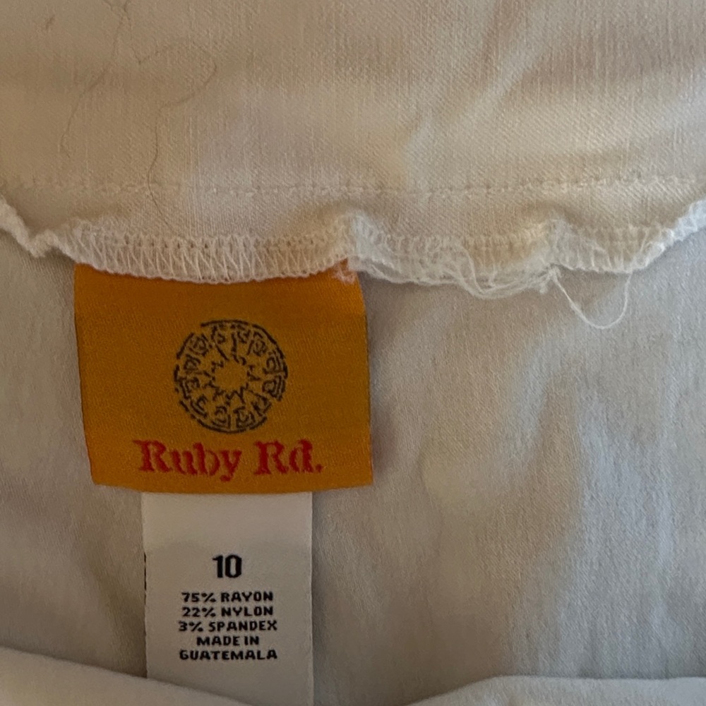 Ruby Rd. Classic White Capris - Picture 3 of 3